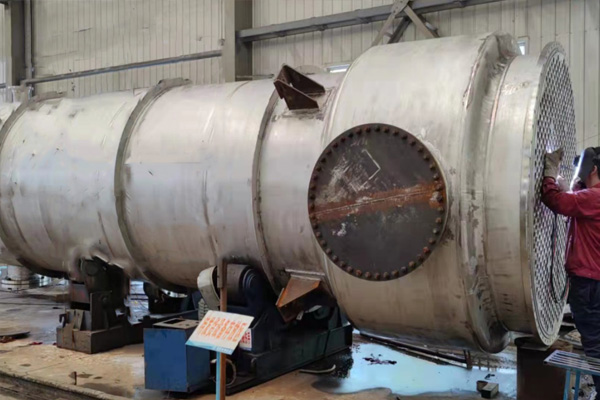 Falling film evaporator for propylene oxide unit