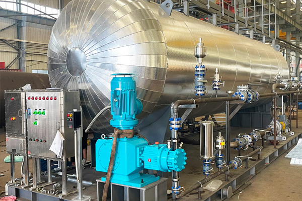 Production workshop - skid-mounted product insulation and instrument piping installation